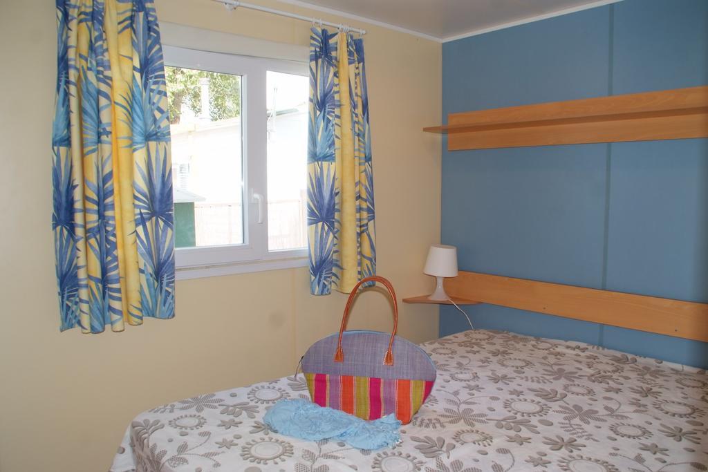 Camping Hotel Les Rives Du Loup Tourrettes-sur-Loup Esterno foto